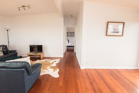 Ocean View Getaway - Australian Directory 1