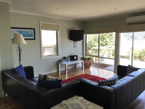 OCEAN VIEWS - Australian Directory 1