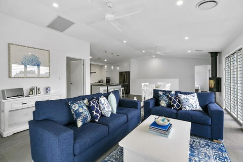 Ocean Views, Luxury Living In Noosa Heads - Unit 2/13 Angler Street - Australian Directory 0