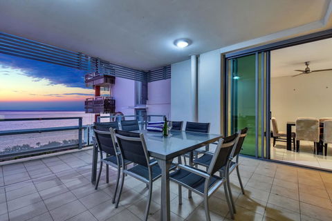 Oceana Darwin Central Oceanfront 3 Bedroom 2 Lounge Room Pool Gym Tennis Court Sleeps 9 - Australian Directory 2
