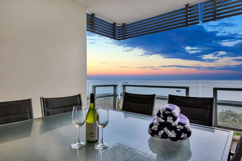 Oceana Darwin Central Oceanfront 3 Bedroom 2 Lounge Room Pool Gym Tennis Court Sleeps 9 - Australian Directory 0