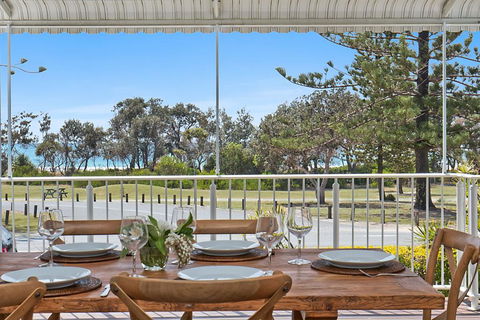 Oceanfront Beach House On Marine Parade - Australian Directory 0