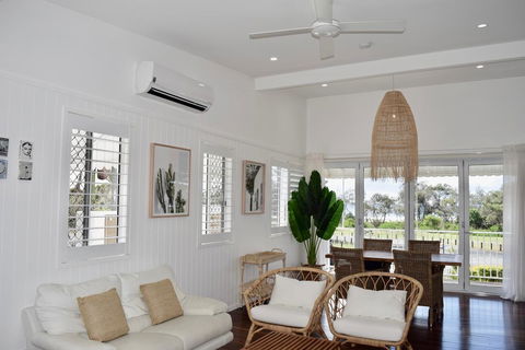 Oceanfront Beach House On Marine Parade - Australian Directory 1