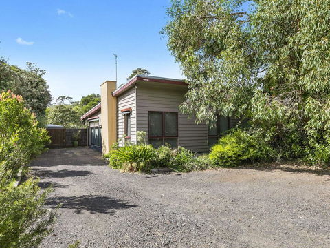 OCEANS 12 - ANGLESEA - Australian Directory 0