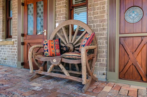 Old Bank Boutique Hotel - Australian Directory 2