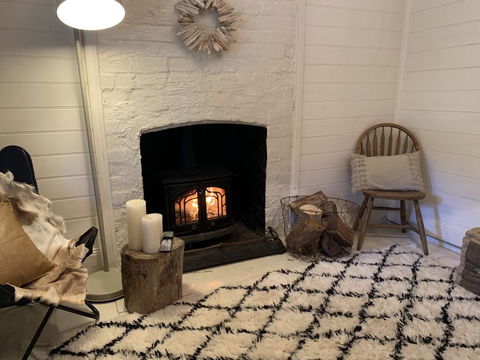 Old Railway Cottage - Australian Directory 1