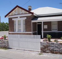 Old Sergeants Quarters - Australian Directory