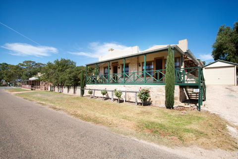 Old Swanport General Store, Swanport-Murray River - Australian Directory 0