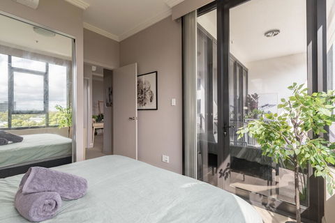 Olympic Park Near Qudos Bank Arena King Bed 1BR 1Bath Sleeps 6 Air-cond Parking - Australian Directory 2