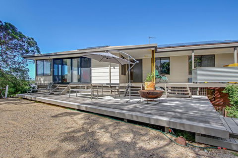 On The Hill At Metung - Australian Directory 1