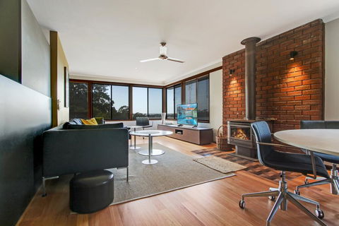 On The Hill At Metung - Australian Directory 3