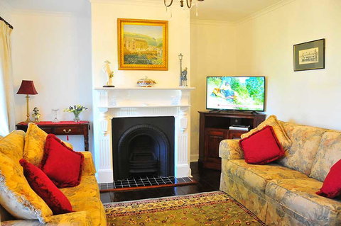 Ornee Cottage - Australian Directory 1