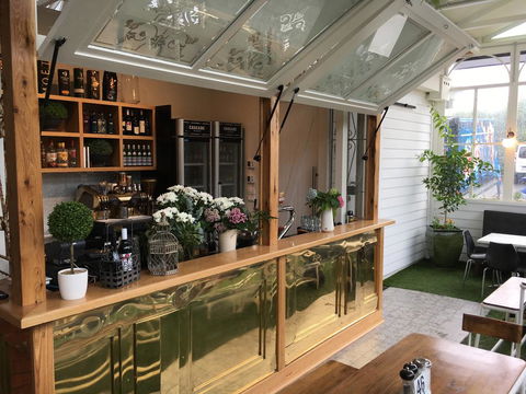 Oscars Hotel And Cafe Bar - Australian Directory 0