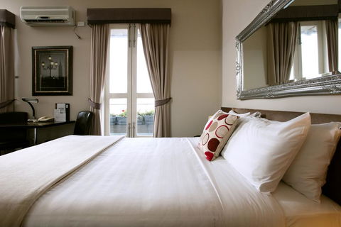 Oscars Hotel And Cafe Bar - Australian Directory 3