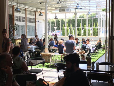 Oscars Hotel And Cafe Bar - Australian Directory 2