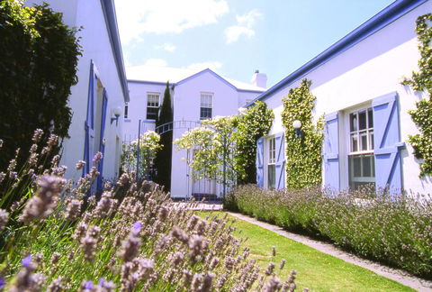 Oscars Waterfront Boutique Hotel - Australian Directory 2