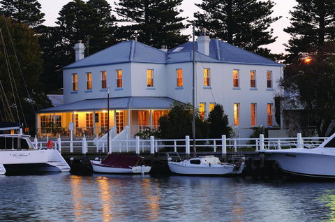 Oscars Waterfront Boutique Hotel - Australian Directory 3