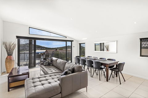 Pacific Drive 14 - Fingal Bay - Australian Directory 2