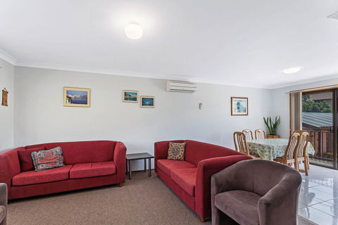 Pacific Drive, 54 - Australian Directory 2