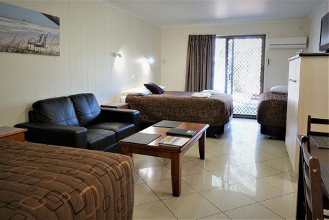 Pacific Palms Motor Inn - Australian Directory 1