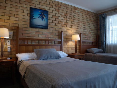 Pacific Paradise Airport Motel - Australian Directory 1