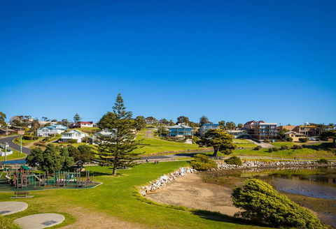 Pacific Pines Unit 5 - Australian Directory 2