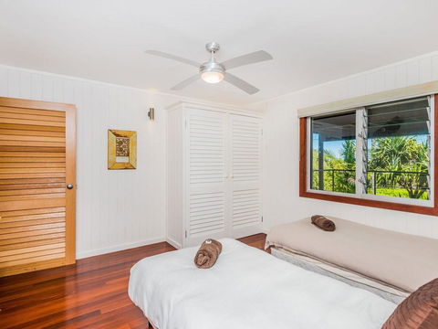 Pacifica 2 - Opposite The Beach At Brooms Head - Australian Directory 2