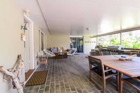 Palm Beachhouse - Australian Directory 1