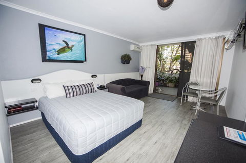 Palm Court Motor Inn - Australian Directory 1