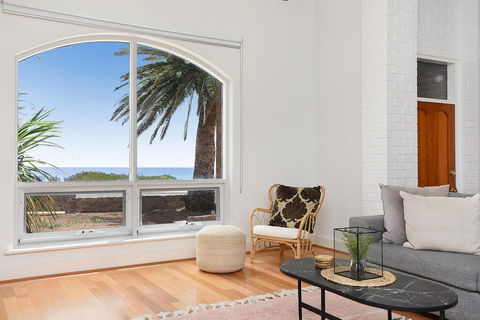 Palms On The Esplanade - Sellicks Beach - WiFi - Australian Directory 1