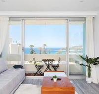 Panoramic Ocean Views in Stylish Manly Apartment - Australian Directory