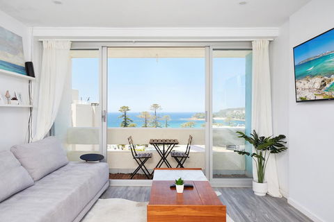 Panoramic Ocean Views In Stylish Manly Apartment - Australian Directory 0