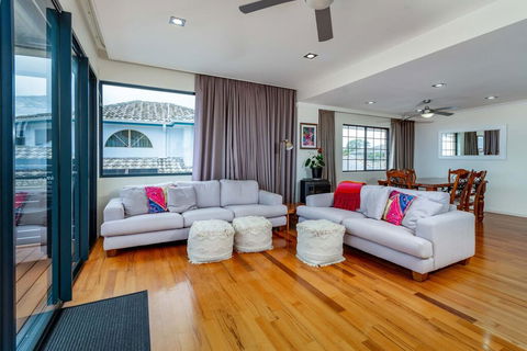 Panoramic Views From Private Roof Top Deck - Australian Directory 3