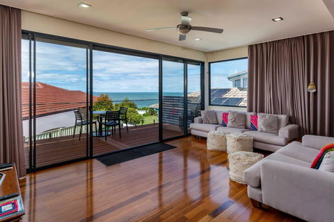 Panoramic Views From Private Roof Top Deck - Australian Directory 0