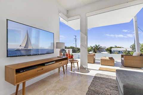 Paperbark A - Luxury Duplex In Sunshine Beach - Australian Directory 3