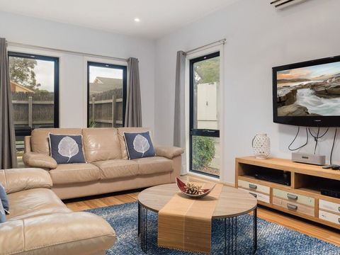 Paradise In Cowes - Australian Directory 1