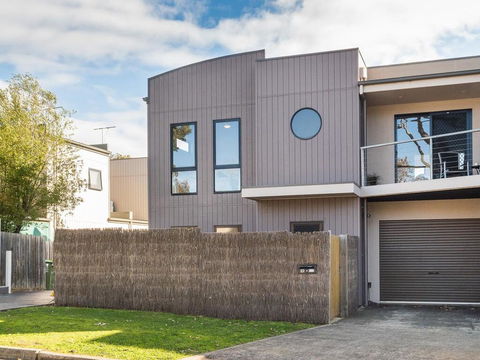 Paradise In Cowes - Australian Directory 0