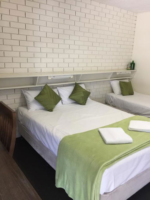 Paradise Motel - Australian Directory 3