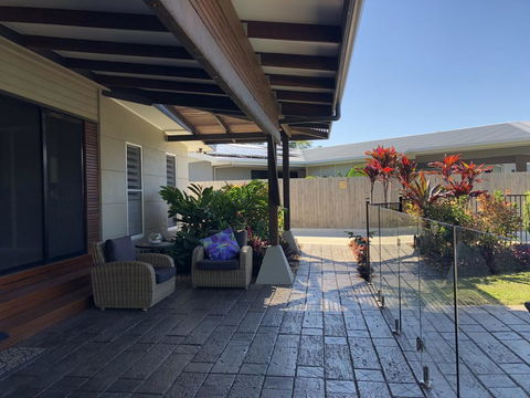 Paradise Retreat - Australian Directory 2