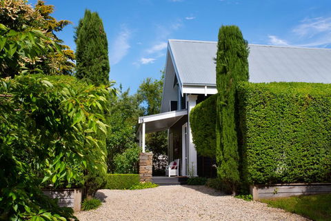 Park Avenue - Formerly Topham House - Australian Directory 1