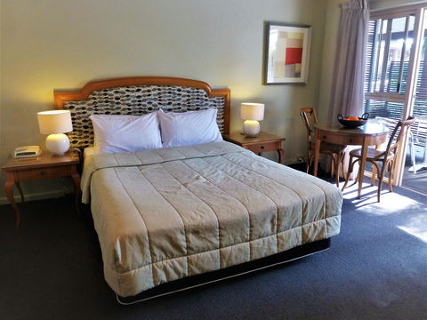 Park Ridge Retreat - Australian Directory 3
