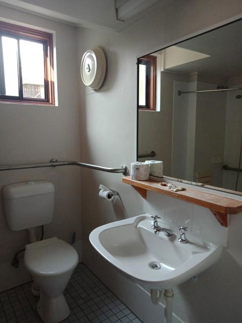 Parkway Motel - Australian Directory 3