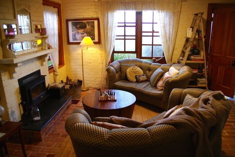 Pear Tree Hollow - Australian Directory 1