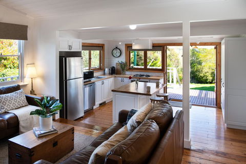 Pembroke House - Australian Directory 1