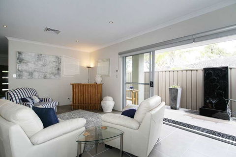 Penguin 4 Bedroom House By Shoalwater Executive Homes - Australian Directory 2
