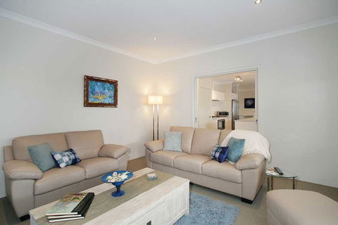 Penguin 4 Bedroom House By Shoalwater Executive Homes - Australian Directory 3