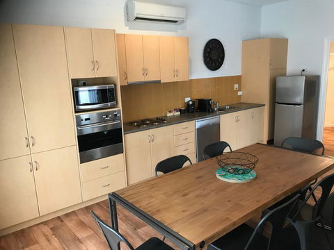Penguin Seaside Motel - Australian Directory 3