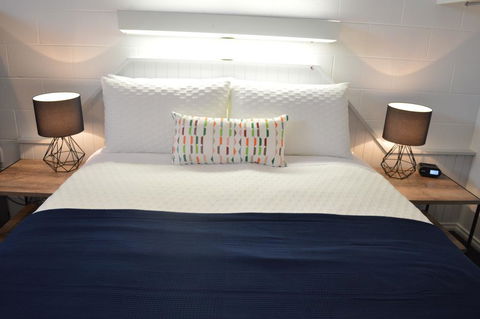 Penguin Seaside Motel - Australian Directory 1