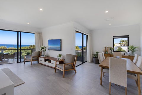 Penthouse Luxe, Sunrise Beach - Australian Directory 2