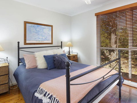 Pet Friendly - Bennetts Beach Cottage - Australian Directory 1